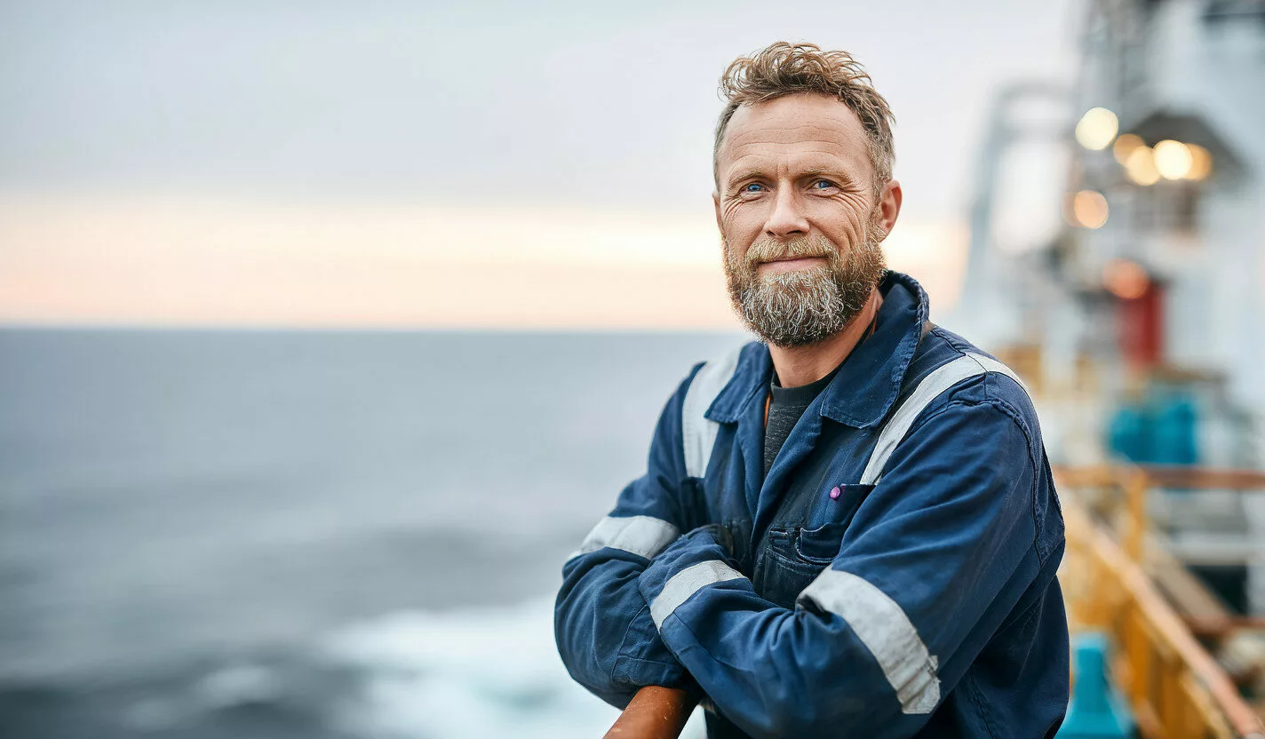 U8554719727 experienced offshore worker standing on ship deck b9008144 28bb 4379 8537 ca25abfe24d7 0